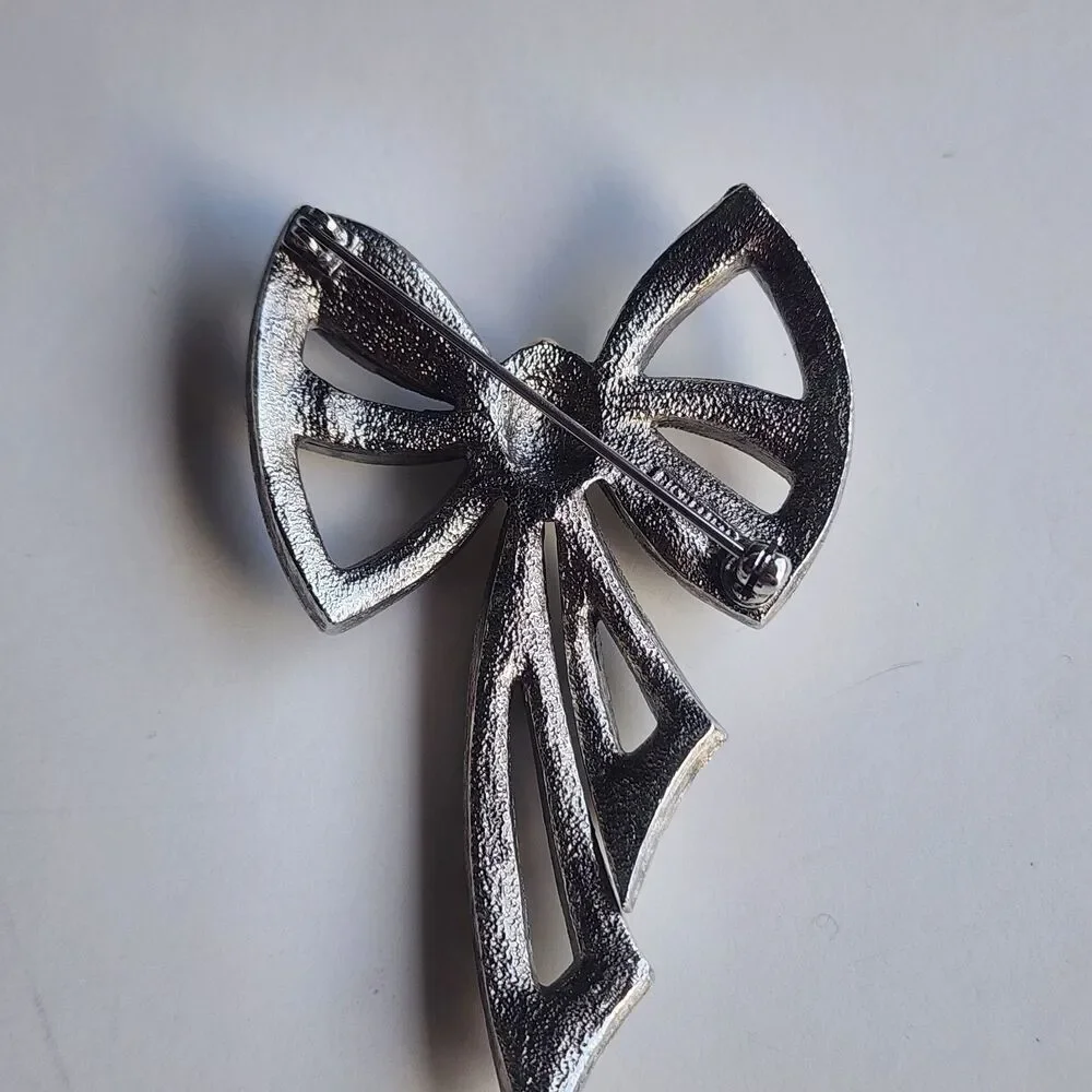 Richelieu Marcasite & Faux Pearl Bow Brooch Pin Silver Tone Ribbon Jewelry